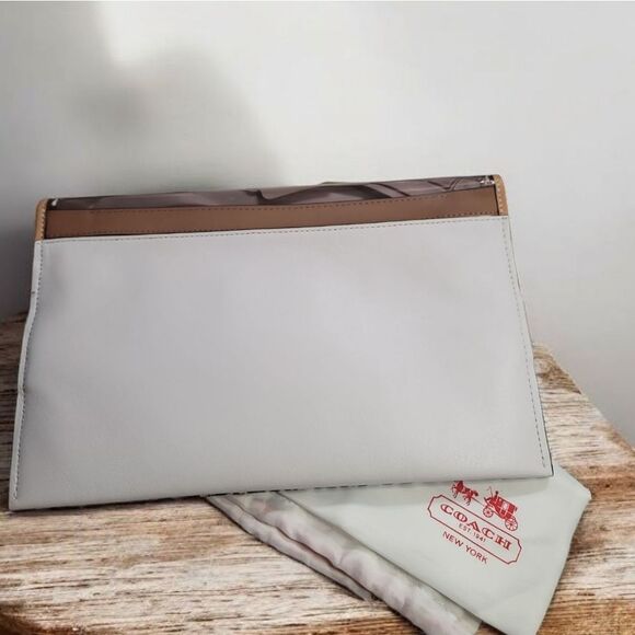 COACH 2013 BLEEKER MIXED MEDIA CLUTCH NWT And DUST BAG - Picture 6 of 13